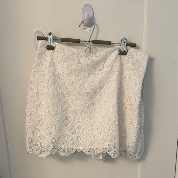 Abercrombie Lace Matching Set – Skort & Tie-Back Top (White) - Picture 3 of 5